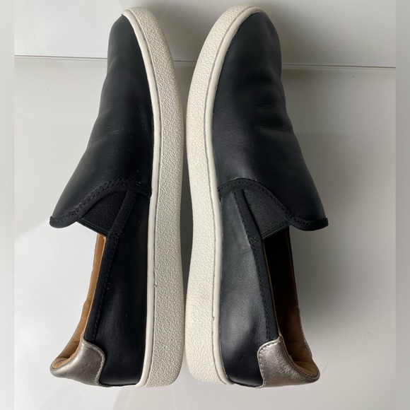 UGG Women’s Black Slip On Leather Sneaker size 7 - Picture 4 of 9